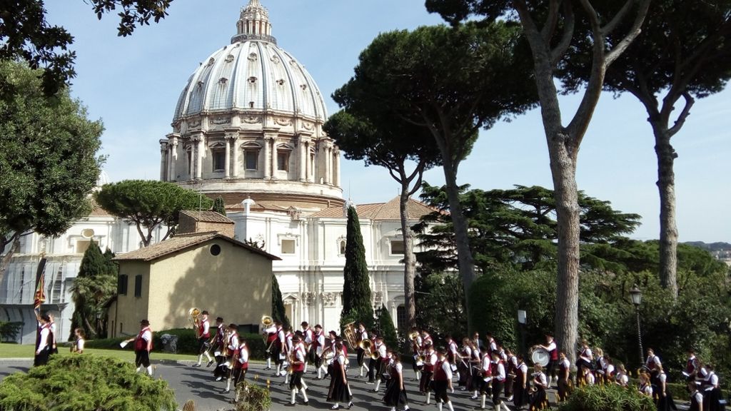 Fronleichnam beim Vatikan: Marschmusik in heiligen Gärten