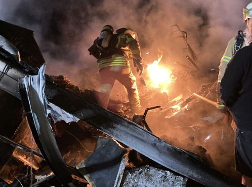 Das Wohnmobil ist am Montagabend komplett niedergebrannt. Foto: SDMG/Kohls