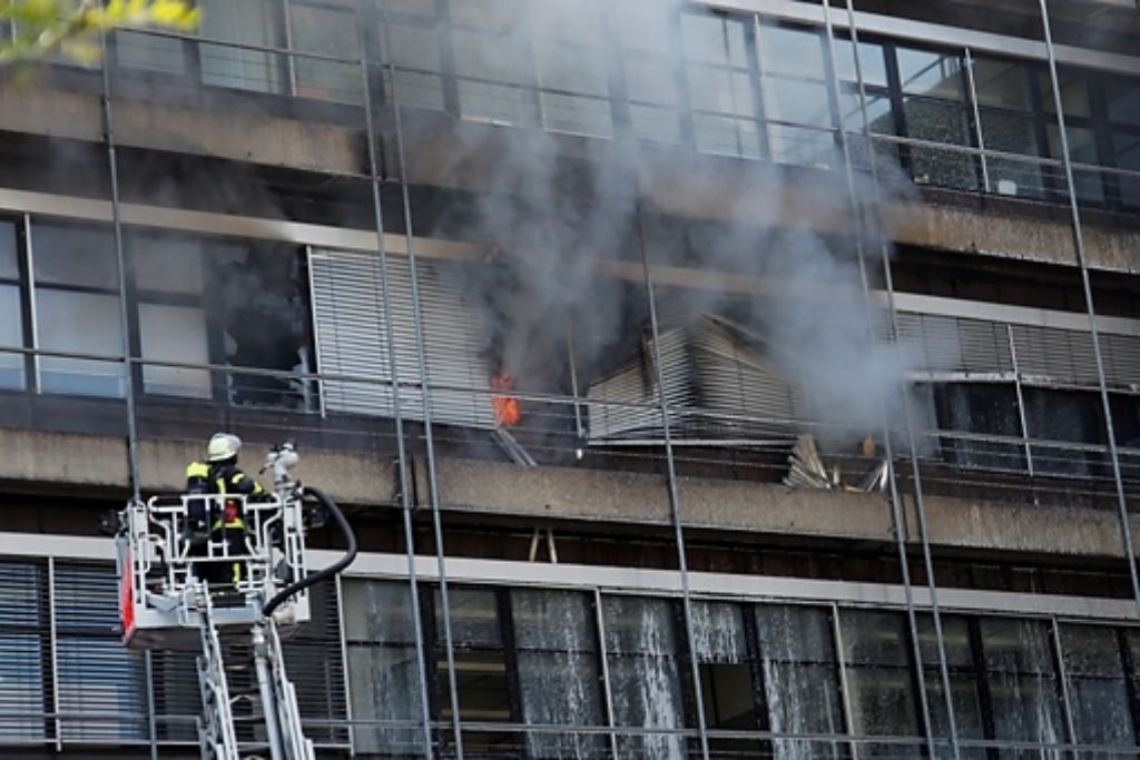 In einem Institutsgebäude der Uni Stuttgart ist am Sonntag ein Feuer ausgebrochen.