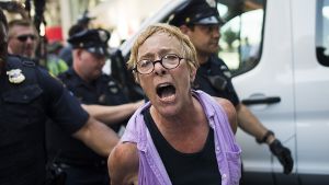 Polizei nimmt bei Protesten 17 Menschen fest