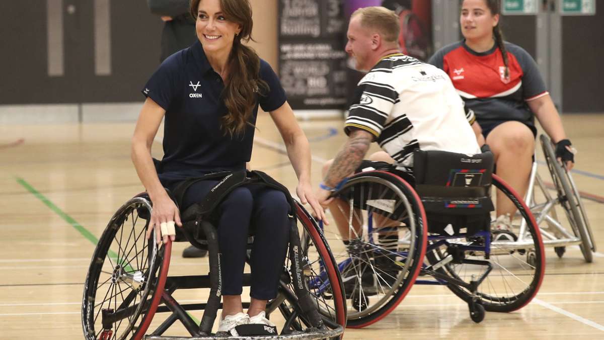 Besuch in Hull: Prinzessin Kate probiert sich im Rollstuhl-Rugby