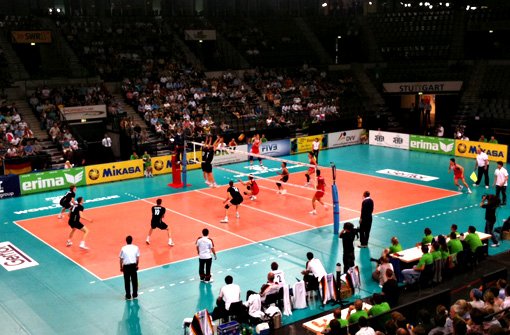 In der Stuttgarter Porsche-Arena konnte die deutsche Volleyball-Nationalmannschaft das Weltligaspiel gegen Japan mit 3:1 gewinnen. Foto: Henrik Lerch