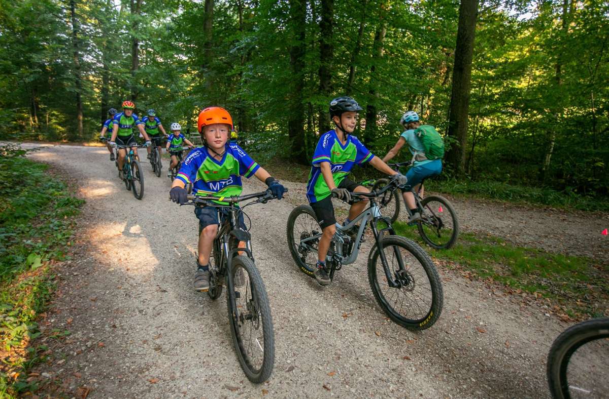 Die Mountainbiker des RKV Denkendorf trainieren regelmäßig im Wald.