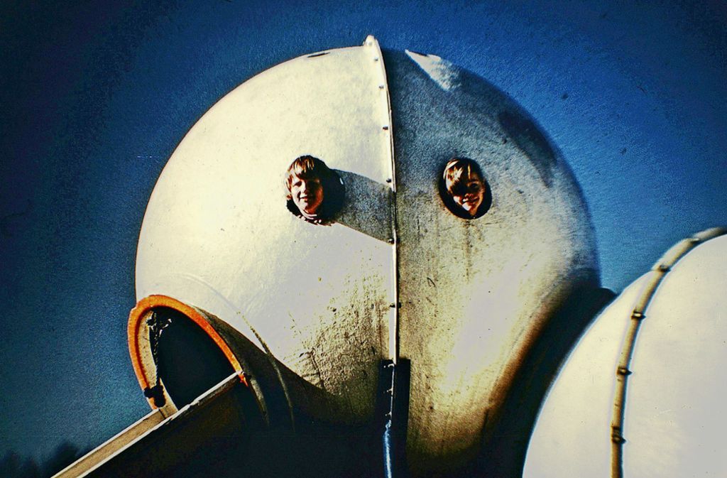 Die französische Group Ludic entwirft futuristische Spiellandschaften für Ferienkolonien und Großsiedlungen: Das Foto zeigt den Park Blijdorp in Rotterdam (NL) im Auftrag von De Bijenkorf, 1970.