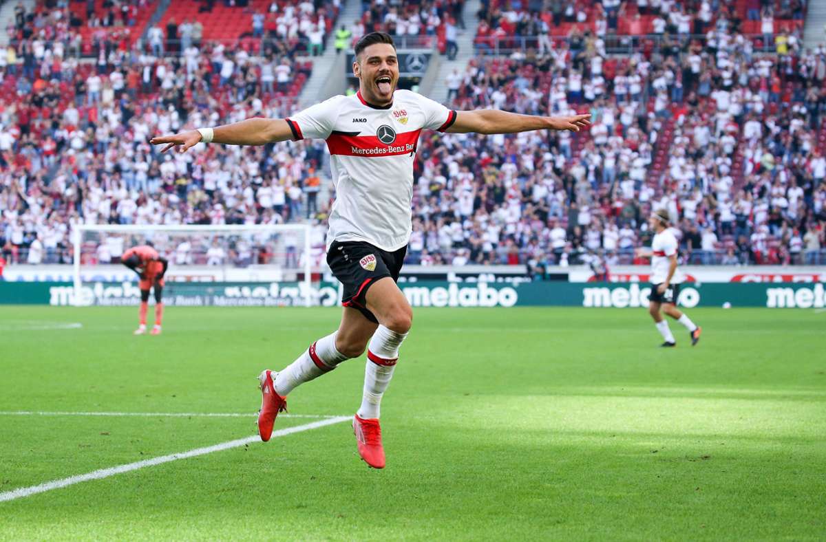 2021: Vor dem 7. Spieltag der Saison 2021/2022 stand der VfB Stuttgart auf Platz 13 mit fünf Punkten. Den bislang letzten Sieg gab es im ersten Spiel der Saison beim 5:1 gegen Greuther Fürth. Der 3:1-Heimsieg (im Bild Torschütze Konstantinos Mavropanos) gegen die TSG Hoffenheim – immer noch im Trainer-Duell Matarazzo gegen Hoeneß – tat dem VfB also sehr gut.