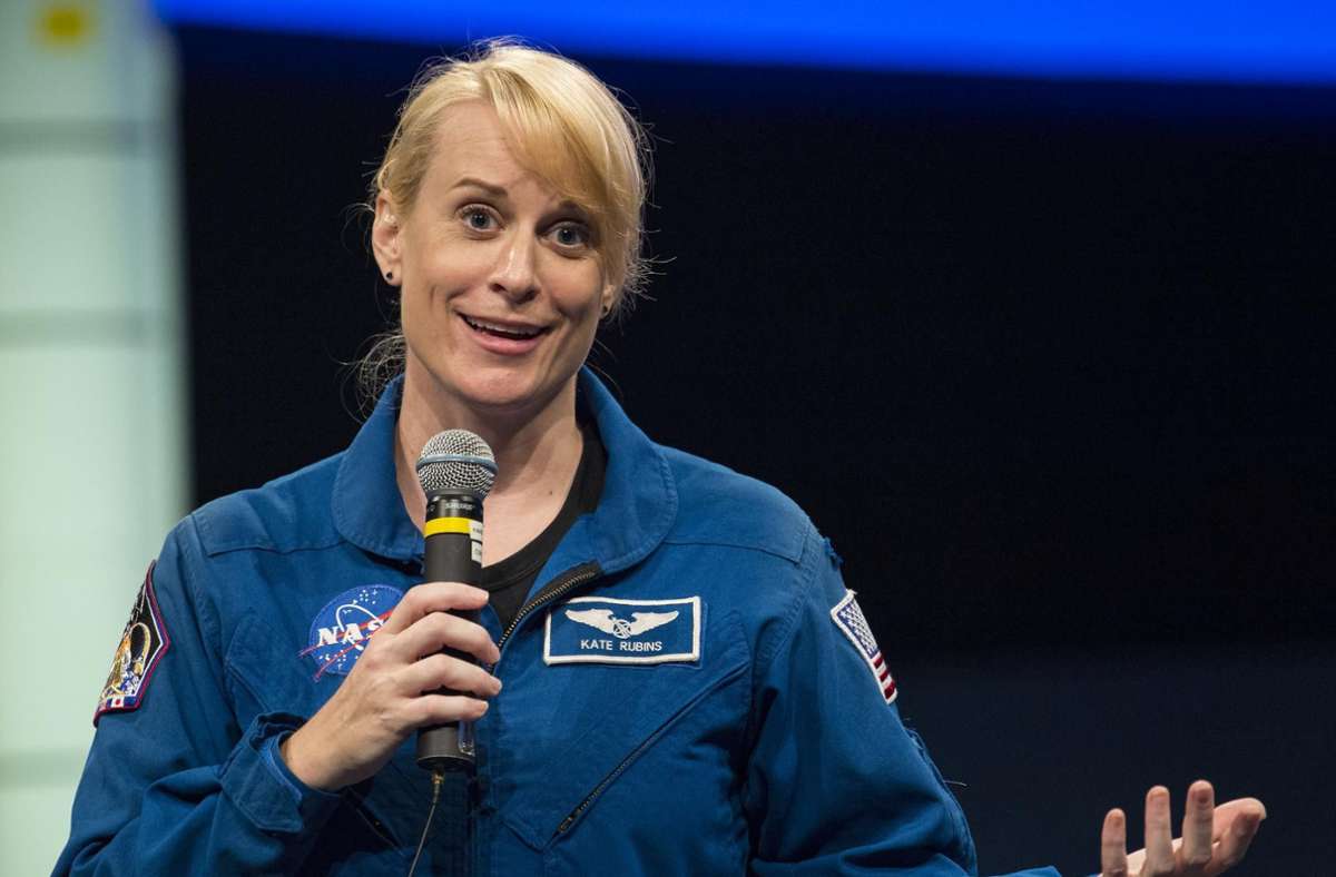 Die Mikrobiologin Kate Rubins hat bereits zwei Aufenthalte auf der Internationalen Raumstation hinter sich – 2016 und 2020 nahm sie beide Male ihr Wahlrecht aus dem Weltraum wahr.
