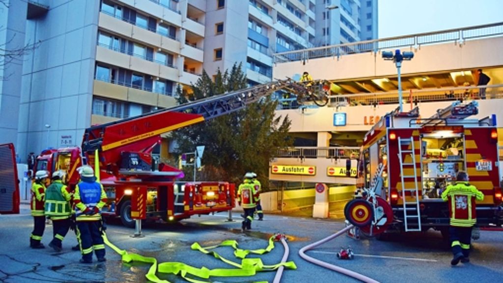 Leonberg: Feuerwehr evakuiert Leo-Center-Parkhaus
