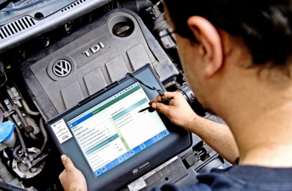 Messungen an einem VW-Motor: mit der Abgas-Affäre sollte sich schon im Herbst ein Ausschuss des Bundestags befassen. Foto: dpa