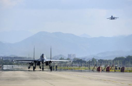 Flugzeuge der chinesischen Luftwaffe und des Marinefliegerkorps in China Foto: dpa/Fu Gan