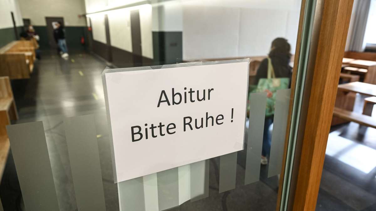 Baden-Württemberg: Ausgerechnet zum Deutsch-Abi: Ministerium korrigiert sich zweimal