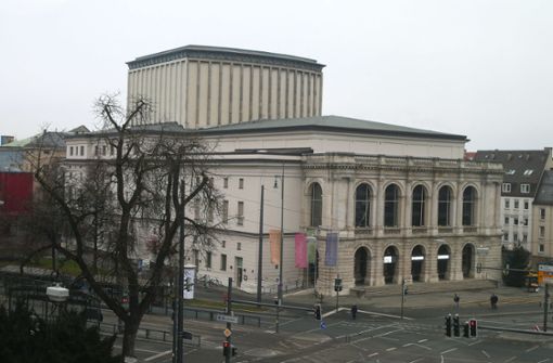 Braucht doch noch ein bisschen mehr Geld: das Staatstheater in Augsburg muss saniert werden. Foto: dpa/Karl-Josef Hildenbrand