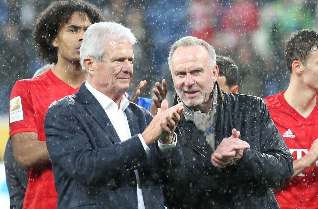 Hopp und Bayern-Vorstandschef Karl-Heinz Rummenigge standen demonstrativ am Spielfeldrand und klatschten.