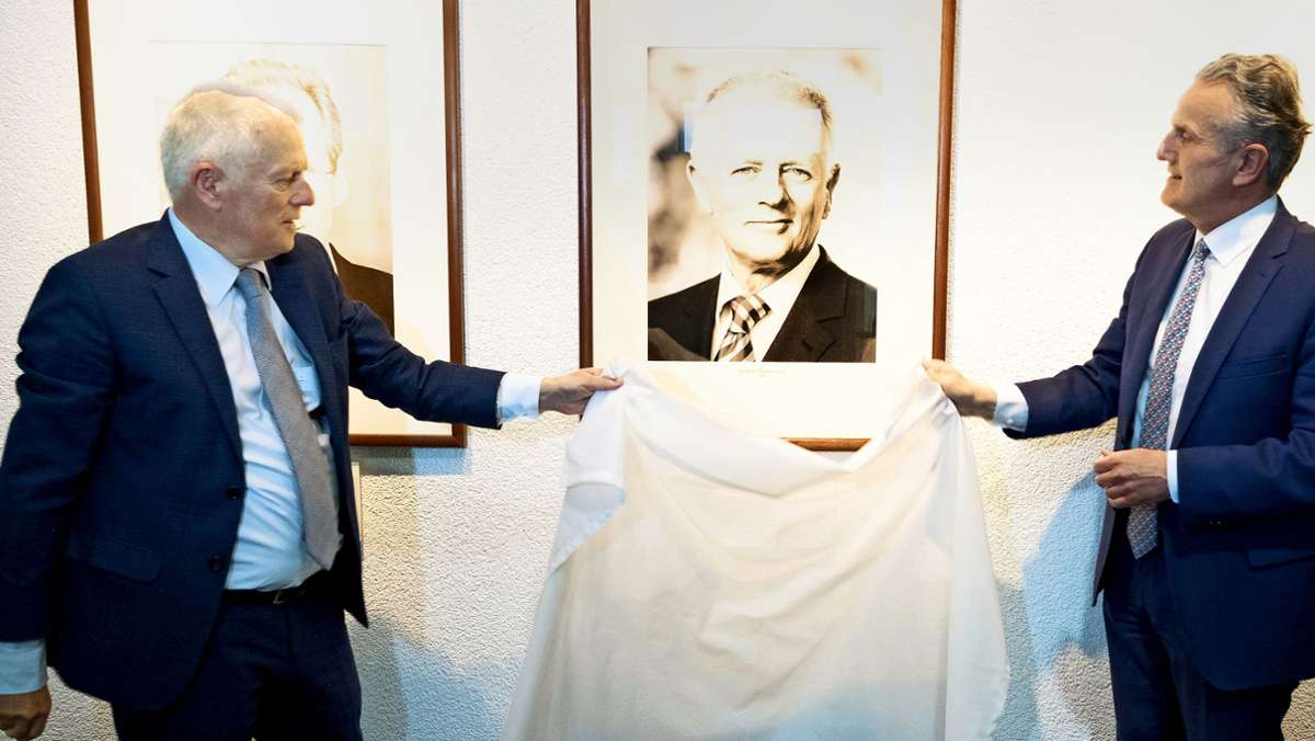 Ehrung für Ex-Oberbürgermeister: Im Stuttgarter Rathaus hängt jetzt ein Kuhn-Bild