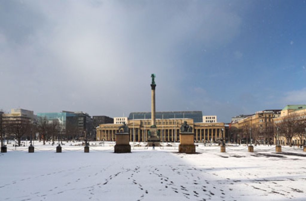 Auch am Stuttgarter Schlossplatz ließ es sich inmitten des Schnees wunderbar flanieren.