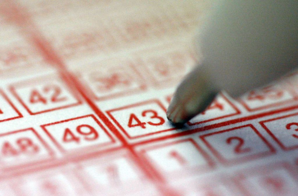 491 Millionen Euro: Der mit 656 Millionen Dollar (491 Millionen Euro) bisher zweitgrößte Jackpot der Lotto-Geschichte wurde im März 2012 in den USA geknackt. Die Rekordsumme der Lotterie Mega Millions verteilte sich auf Gewinnscheine in drei Bundesstaaten.