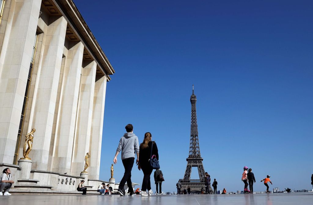 Ein leerer Platz am Trocadéro in Paris. Die Corona-Pandemie setzt der Stadt an der Seine und ihren Einwohnern schwer zu. Bistros und Restaurants sind geschlossen und die Touristen bleiben fern.