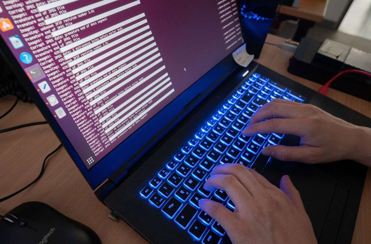 Die Cyberangriffe auf Polizei und andere Einrichtungen in Deutschland setzen sich fort. Foto: dpa/Julian Stratenschulte