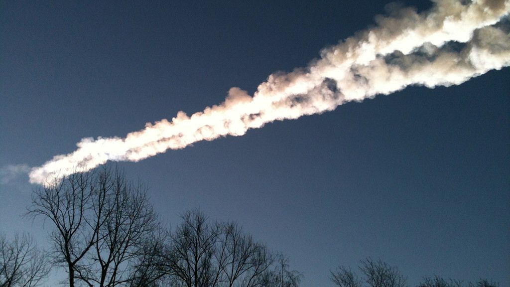 Meteoriteneinschlag in Russland: Lichtblitze, Feuer und Rauch am Himmel