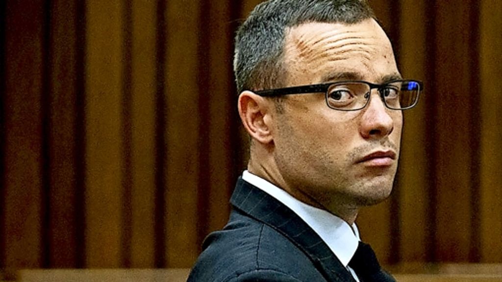  Der wegen Totschlags an seiner Freundin verurteilte Oscar Pistorius wird am Dienstag aus der Haft entlassen. Als Freigänger kann er den Rest seiner Strafe in der Luxusvilla seines Onkels verbringen – oder bis zum nächsten Gerichtstermin. 