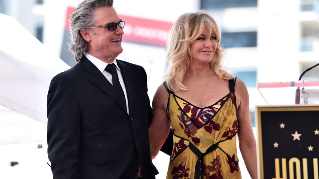  Vor jubelnden Fans enthüllten das Schauspieler-Paar Goldie Hawn und Kurt Russell ihre Plaketten auf dem berühmten Bürgersteig im Herzen von Hollywood. 