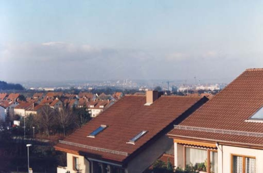 Der Blick von Stuttgart-Weilimdorf in Richtung Leonberg im Jahr 1992.
