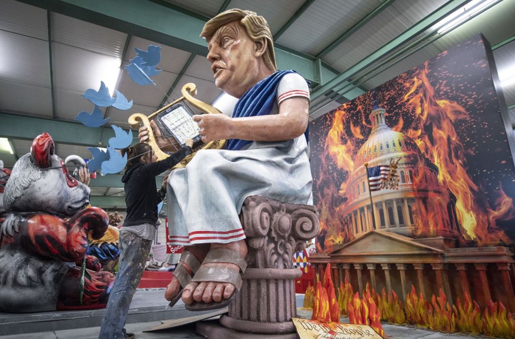 In Mainz wurde US-Präsident Donald Trump auf diesem Wagen aufs Korn genommen. Als Harfe spielender Kaiser Nero sitzt er vor einem brennenden Kapitol.