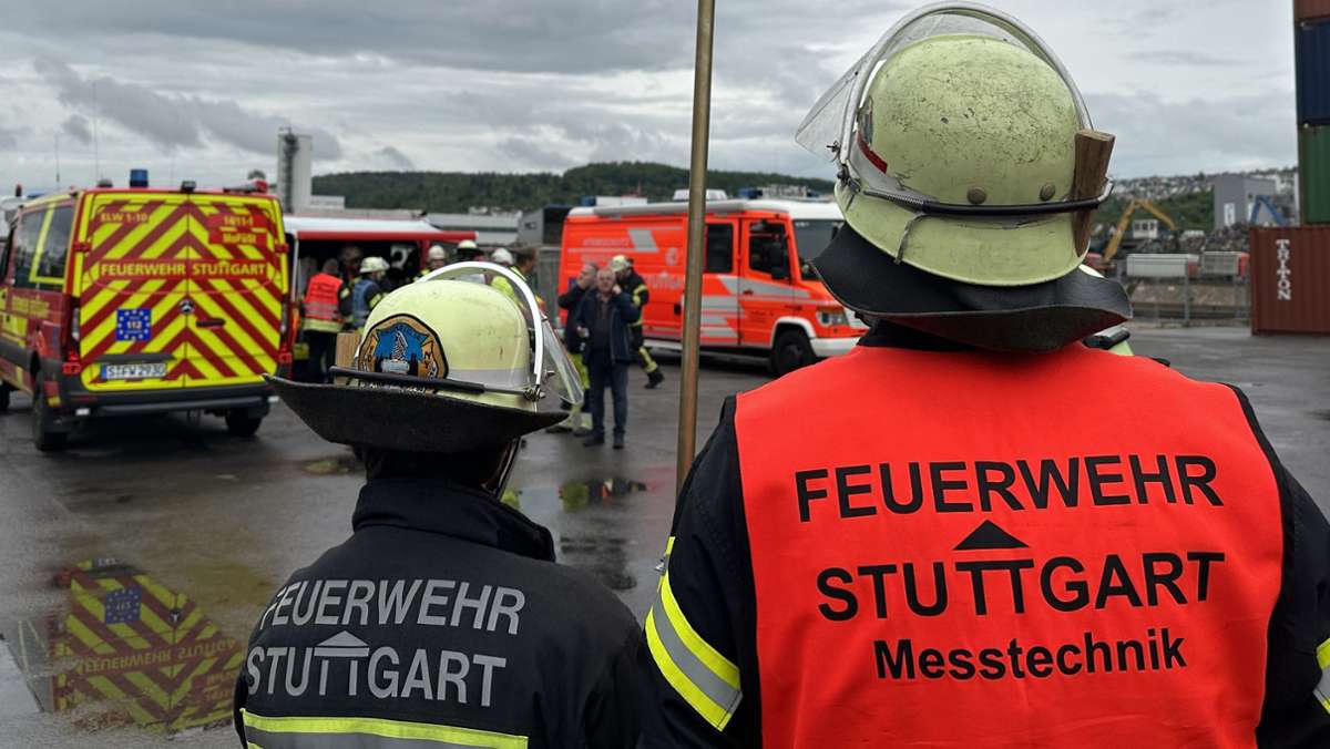 Stuttgart: Unklarer  Gasgeruch sorgt für Großeinsatz der Feuerwehr
