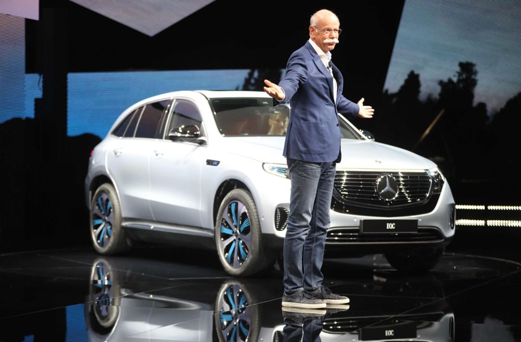 Daimler-Chef Dieter Zetsche stellt am Dienstagabend in Stockholm den Mercedes-Benz EQC vor. Dieser ist das erste Modell von Daimlers neuer Elektroauto-Familie.