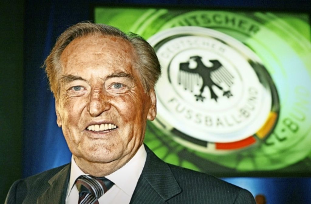 Gerhard Mayer-Vorfelder ist im Alter von 82 Jahren gestorben. In der Bilderstrecke werfen wir einen Blick auf die Karriere des CDU-Politikers und Sportfunktionärs. Foto: dpa