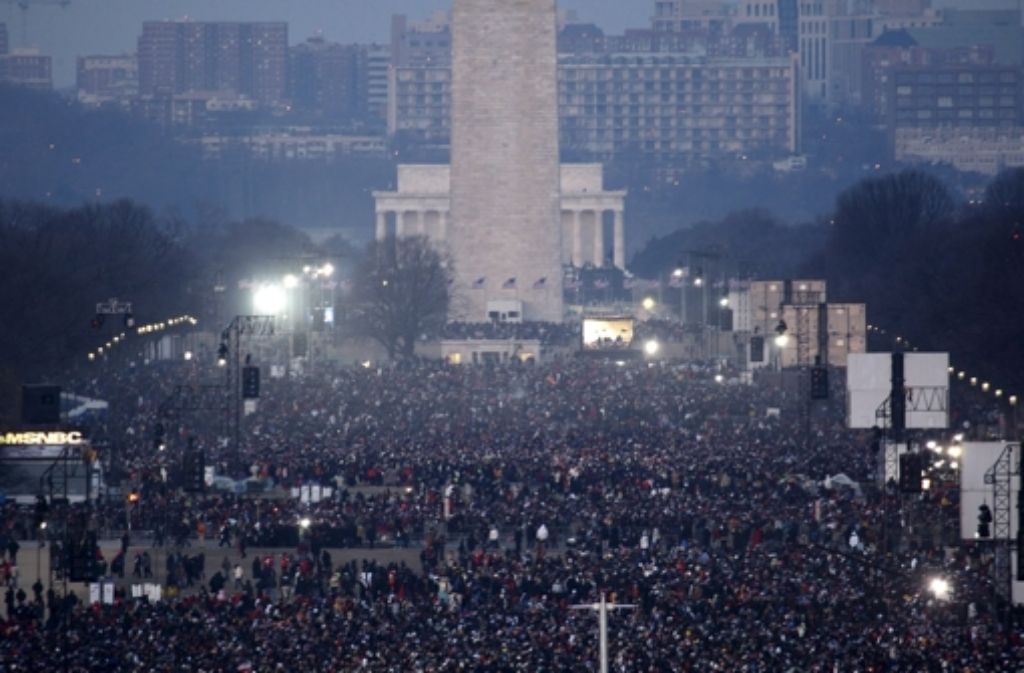 Obamas Amtszeit beginnt mit einer großen Party: am 20. Januar 2009 empfangen Zehntausende ihren neu gewählten Präsidenten mit einem Rockkonzert in Washington, D.C..