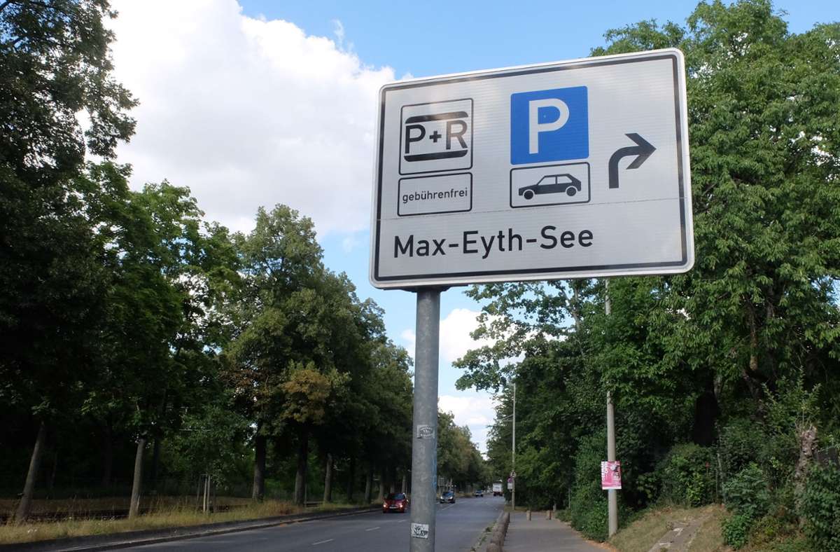 Verwaltung und Kommunalpolitiker plädieren dafür, dass fürs Parken am Max-Eyth-See bezahlt werden soll.