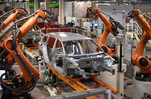 Auf 10000 Mitarbeiter kommen in der deutschen Autoindustrie 1131 Roboter. Foto: dpa