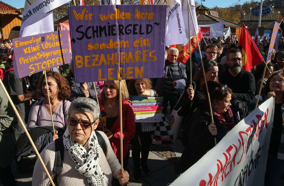 Tausende haben Samstag in Stuttgart demonstriert.