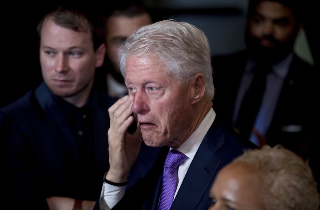 Ex-Präsident Bill Clinton konnte seine Tränen kaum zurückhalten.