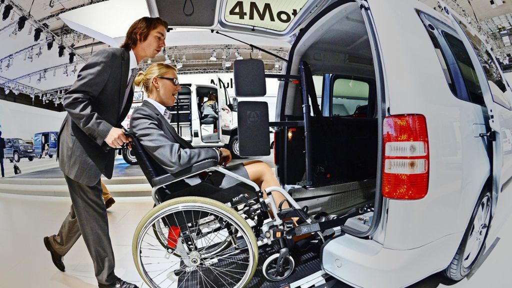 Transport von Rollstuhlfahrern  in Stuttgart: Betroffene fühlen sich ausgebremst