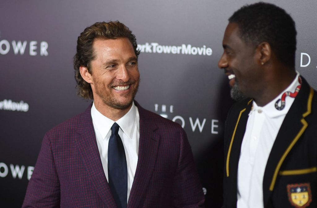 Idris Elba (r.) und Matthew McConaughey strahlen bei der Premiere um die Wette.