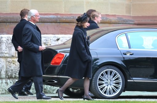 König Carl XVI. Gustaf und Königin Silvia gedachten Johann Georg Prinz von Hohenzollern in der Erlöserkirche Hedingen. Foto: dpa