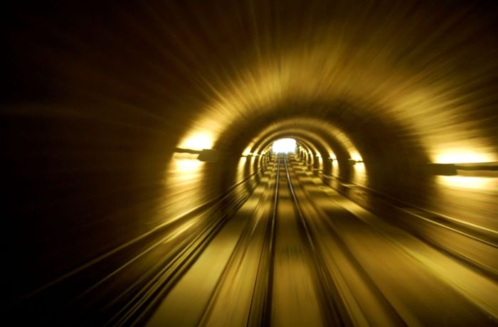Gefährlicher Ausflug im Weinsberger Tunnel: Mädchen erkunden Tunnel mit Taschenlampen – Polizei rückt an