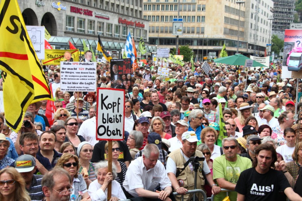 Deutlich weniger Menschen als erwartet sind am Samstag zur Demonstration gegen Stuttgart 21 gekommen.