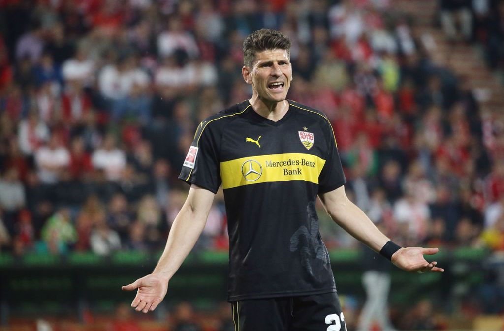 Mario Gomez (33) hat signalisiert, die Mission Wiederaufstieg mit dem VfB angehen zu wollen. Der Vertrag des Stürmers läuft noch bis 2020.