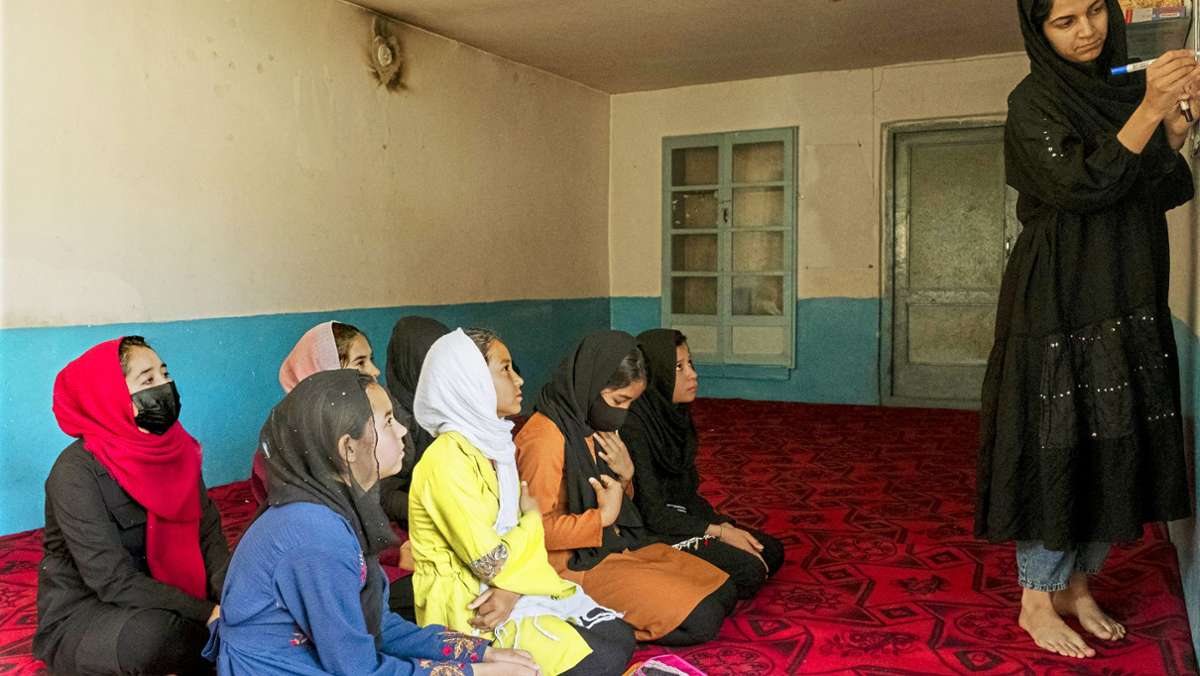 Ohne Bildung: Frauen in Afghanistan: Das Emirat und seine Geiseln