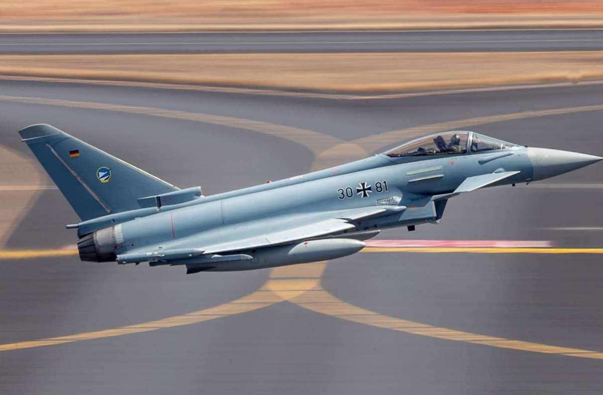 Ein Eurofighter vom Taktischen Luftwaffengeschwader 74 startet während der Übung „Kakadu 2022“ vom Gelände der Royal Australian Air Force.