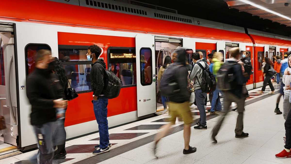 S-Bahnen in Stuttgart: Fahrgäste sind genervt und resigniert von der Störung am Montag