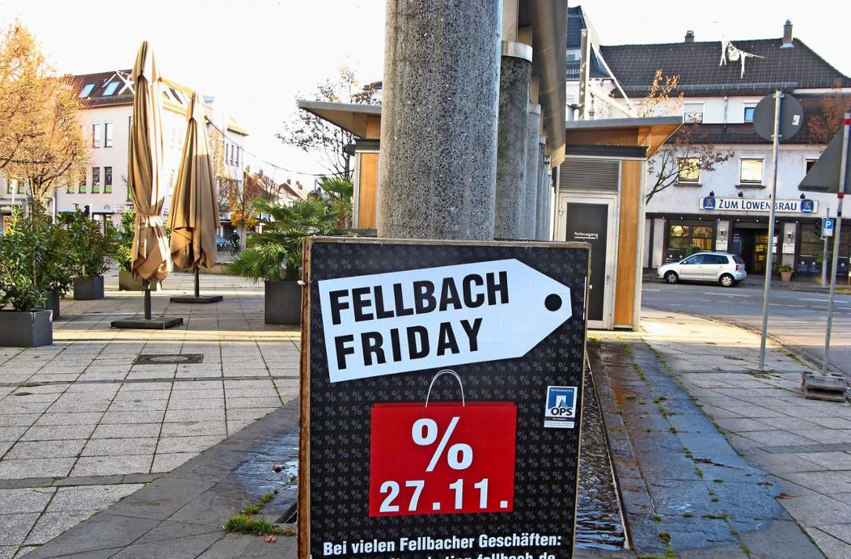 Der „Fellbach Friday“ wird mit Plakaten beworben.