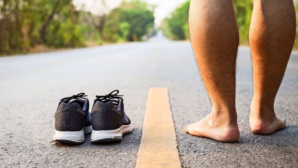 Interview mit einem Orthopäden: Warum Barfußlaufen gefährlich sein kann