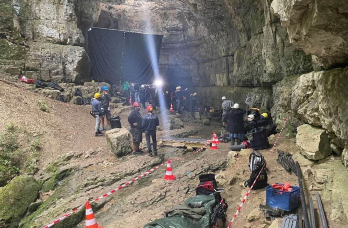 Die Crew des Kinospielfilms „Touched“ zog es für die Dreharbeiten zur Falkensteiner Höhle zwischen Grabenstetten und Bad Urach.