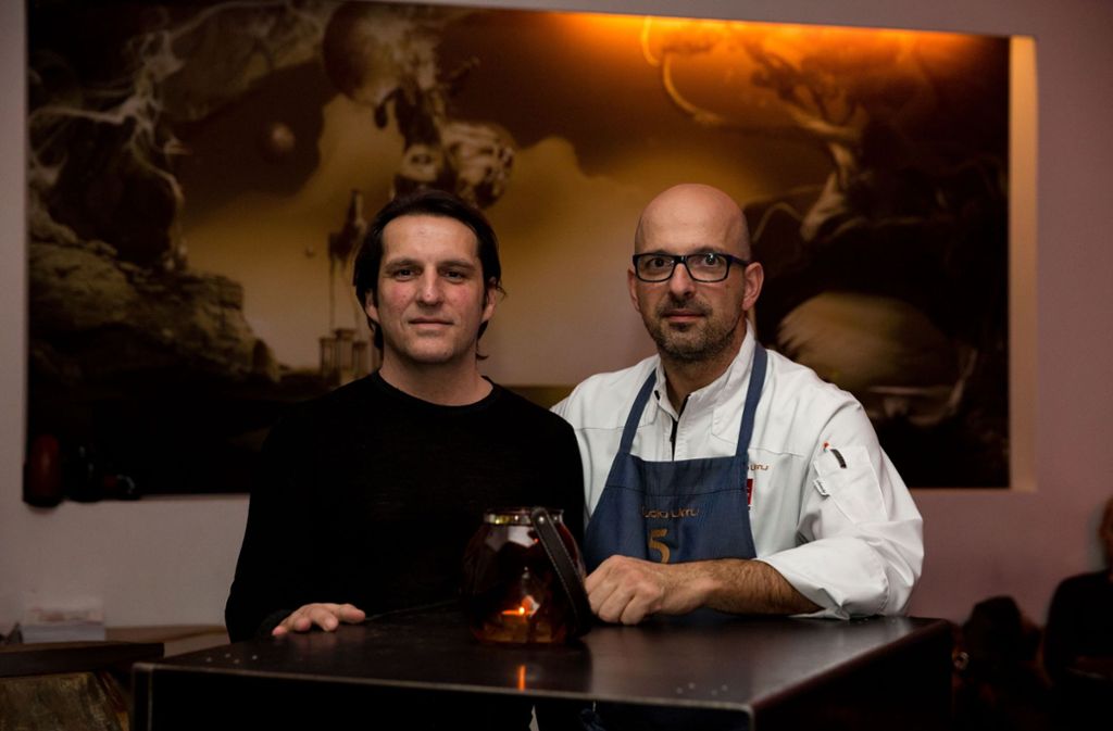 Küchenchef Claudio Urru (rechts) mit Geschäftsführer Michael Zeyer im Stuttgarter Gourmetrestaurant 5.