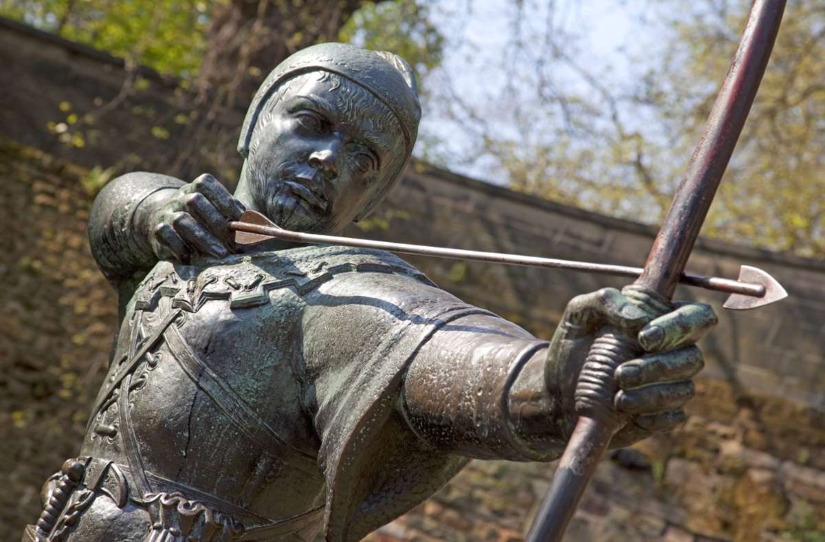 Robin Hood ist der Held mehrerer spätmittelalterlicher bis frühneuzeitlicher englischer Balladenzyklen, die sich im Laufe der Jahrhunderte zu der heutigen Sage formten. Hood soll den Armen geholfen haben, indem er den Adel um Hab und Gut brachte und seine Beute teilte.