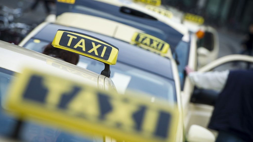 Stuttgart: Trickbetrüger rauben Taxifahrer aus