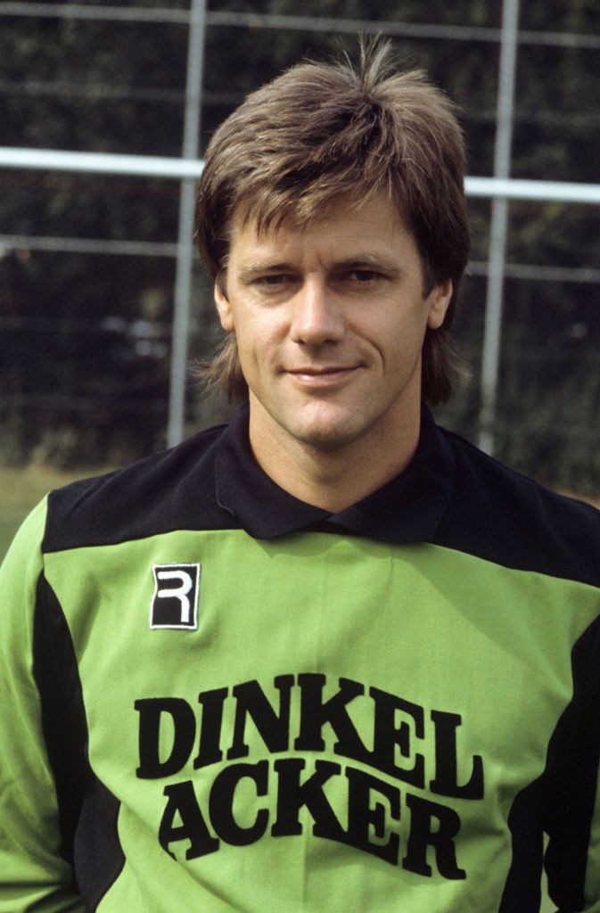 Und weil man Helmut Roleder auf den vorigen Foto mit Gerd Müller nicht richtig erkannt hat – hier noch das Foto aus seiner aktiven Zeit beim VfB.